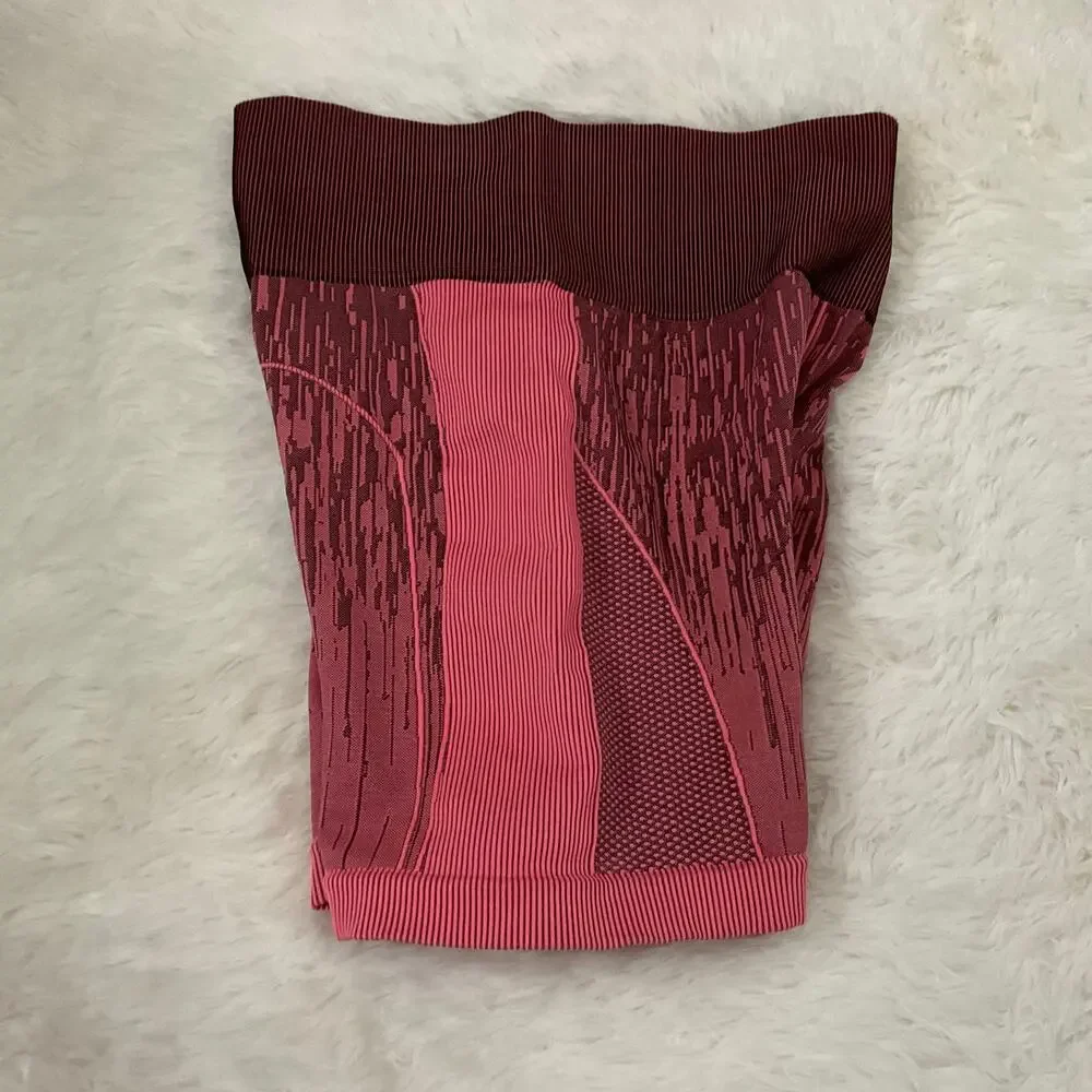 Lululemon Women’s Scuplt Short Bike Short -‎ Electric Coral - Size 2-4